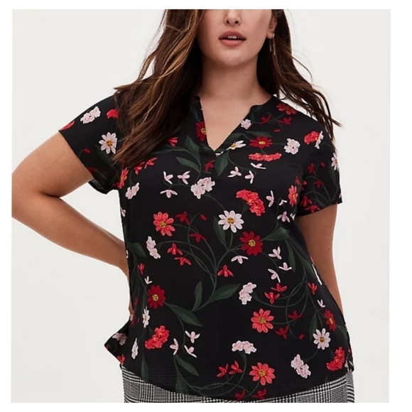 Tops - Torrid Georgette Split Neck Blouse Size 4